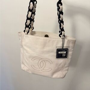Chanel White Leather Shoulder Bag